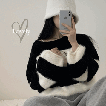 [1+1 Discount] Spur-Striped Loose Fit Angora Cropped Knit (2 colors) [New Winter / Short Girl / Kuanqi / Unique Look / Sanggara / Winter Knit Vest]